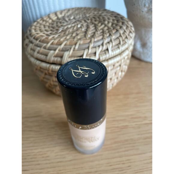 Too Faced Born This Way Foundation Swan - Picture 2 of 5